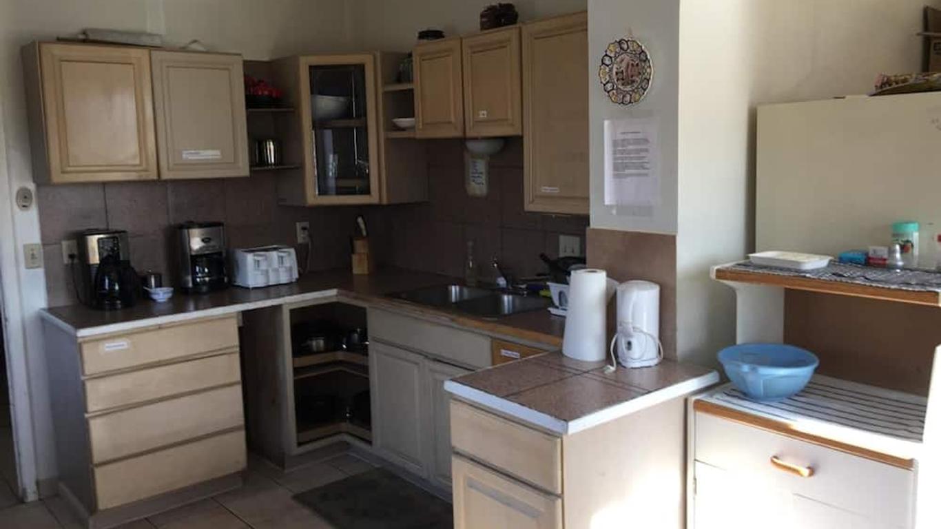 Avenues Hostel