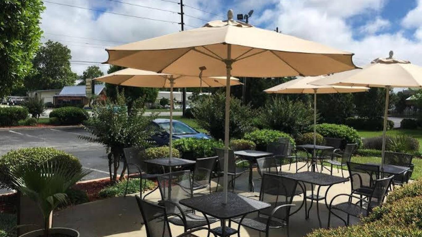 Super 8 by Wyndham Wilmington