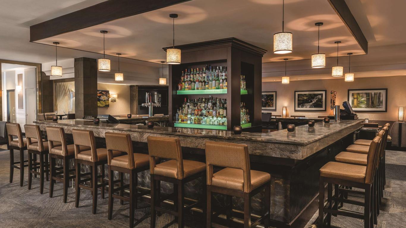Laguardia Plaza Hotel