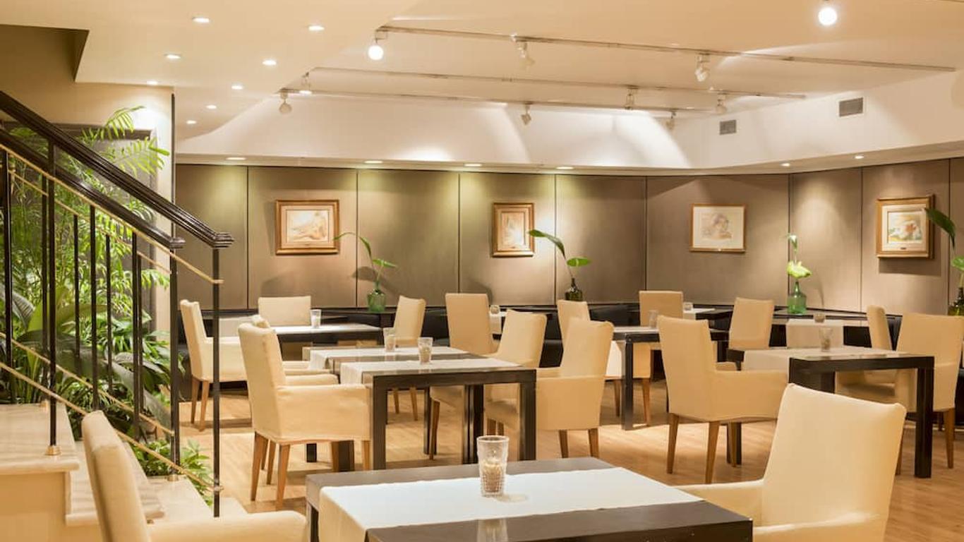 Loi Suites Recoleta Hotel