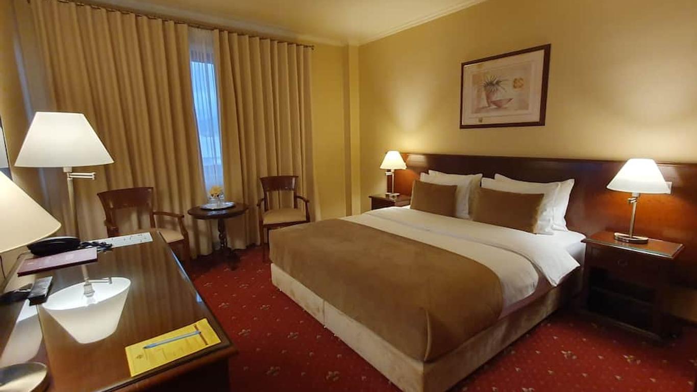 Hotel Garden Club