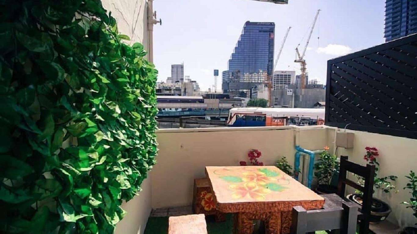 Yha Bangkok Downtown At Station S3