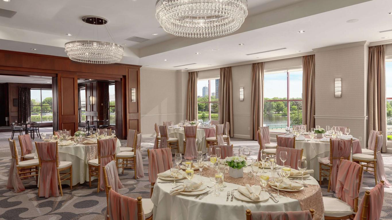 Doubletree Suites By Hilton Hotel Boston - Cambridge