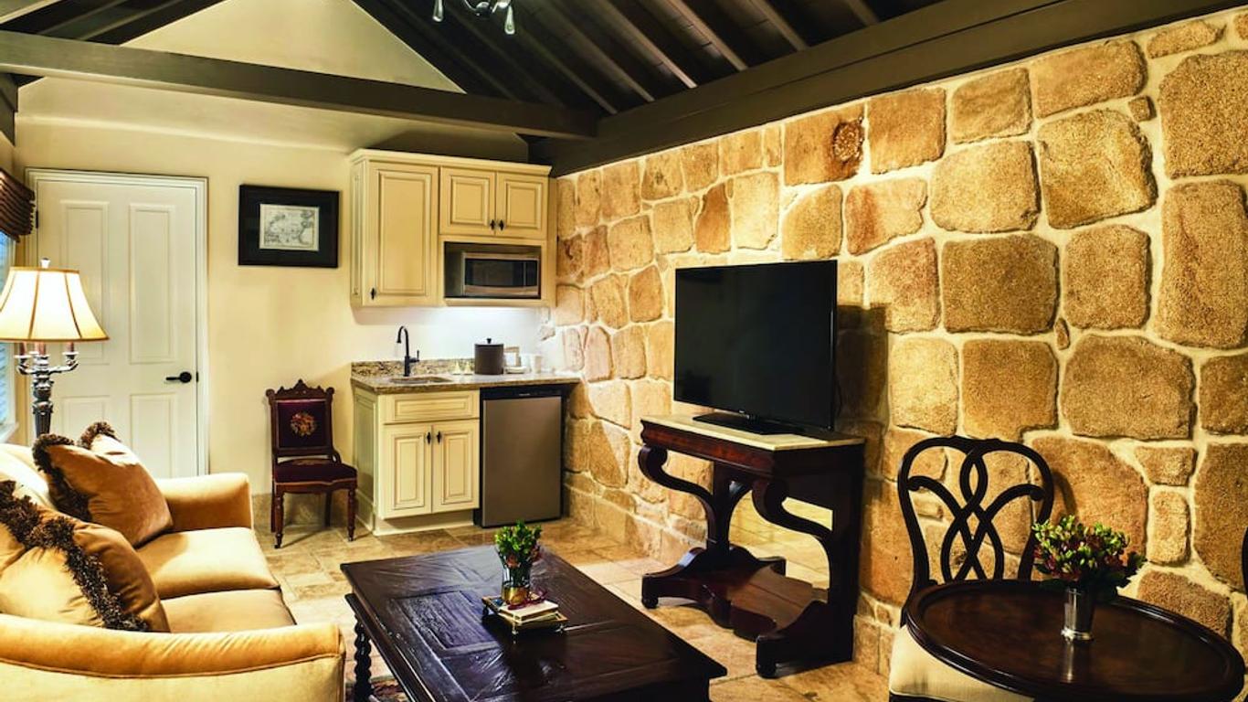 The Collector Luxury Inn And Gardens