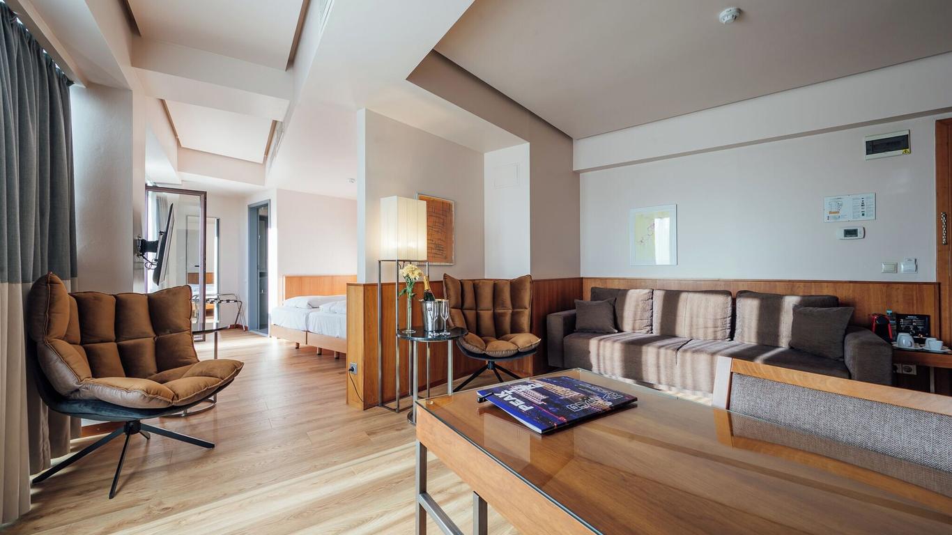 Peakture Hotel