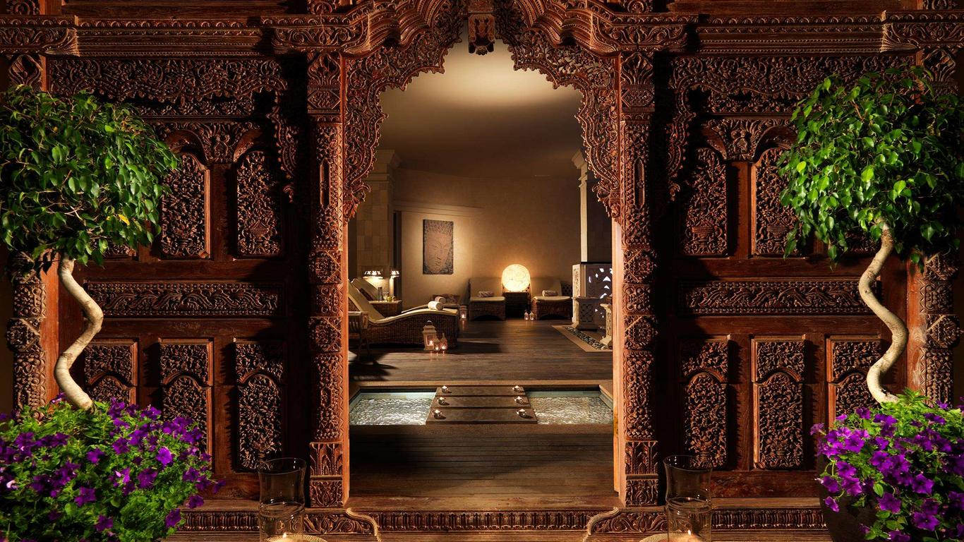 Royal Garden Villas, Luxury Hotel
