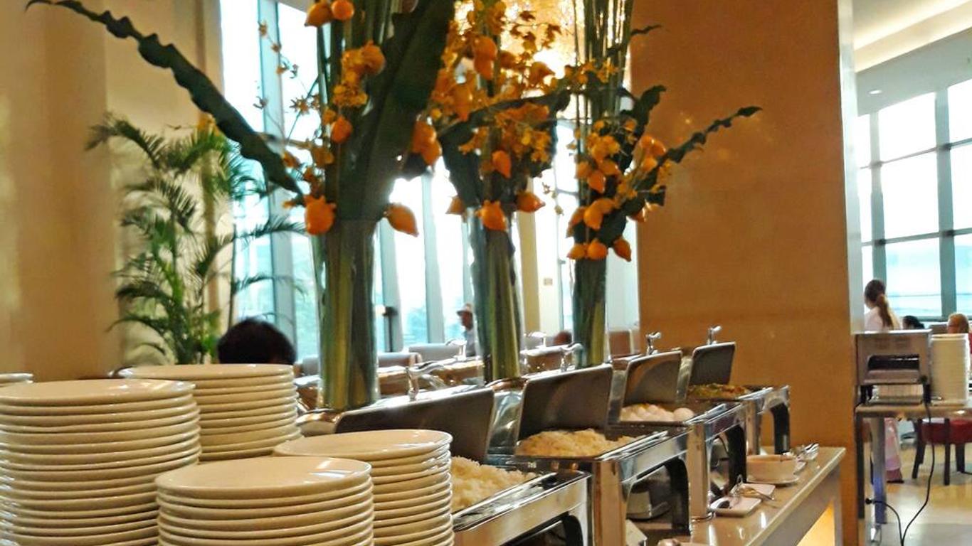 Mandarin Plaza Hotel