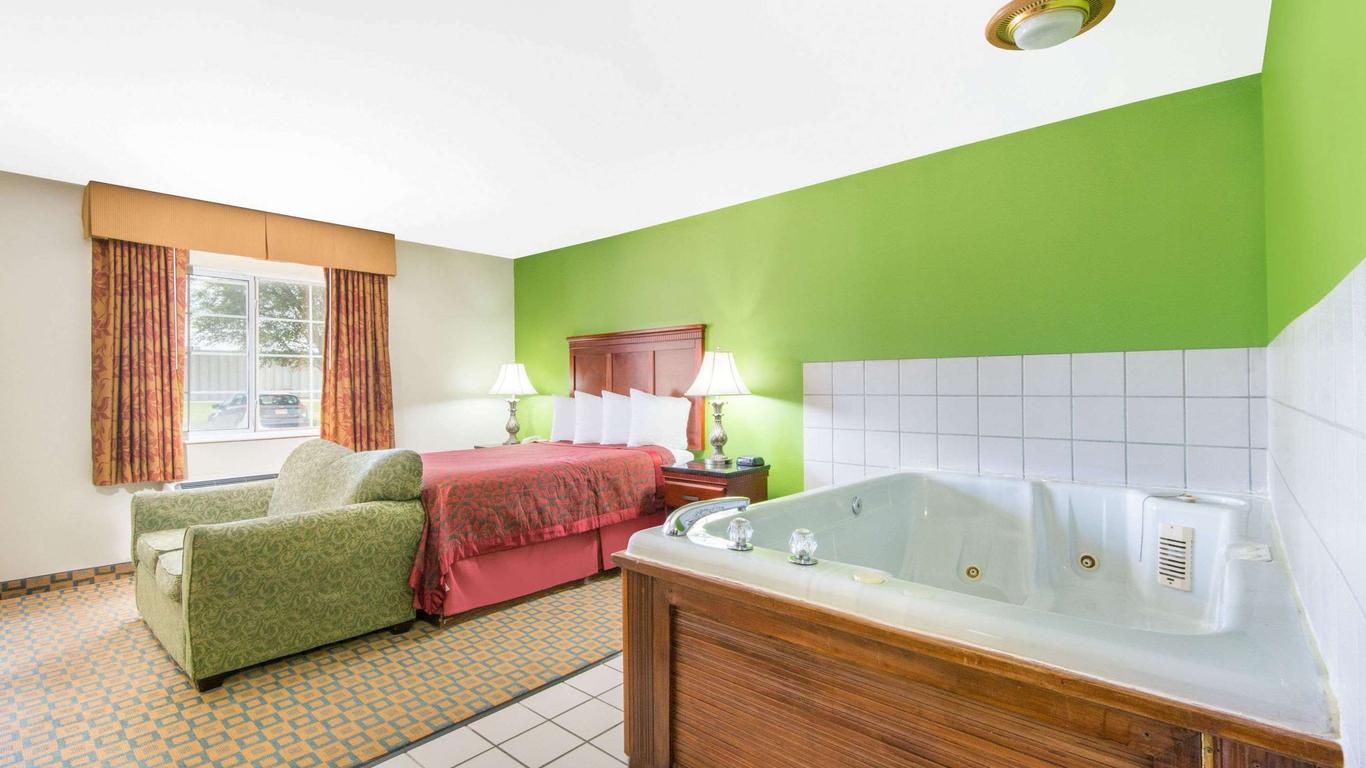 Days Inn & Suites by Wyndham Wichita