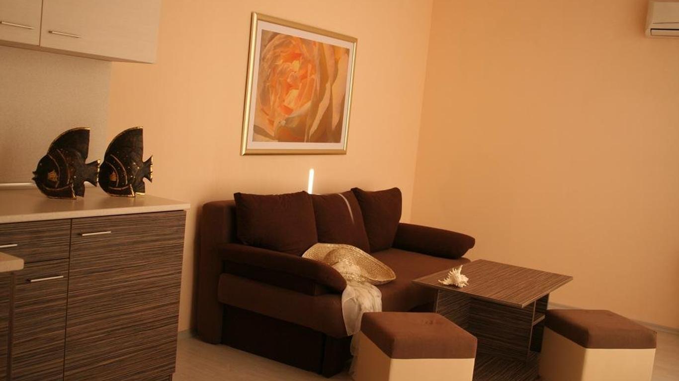 Rose Garden Omax Hotel