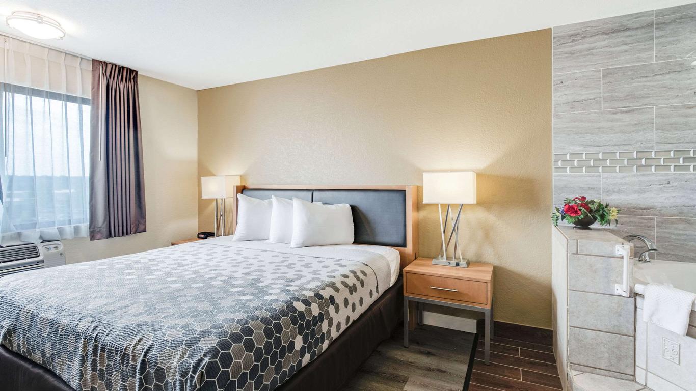 Econo Lodge Madison East