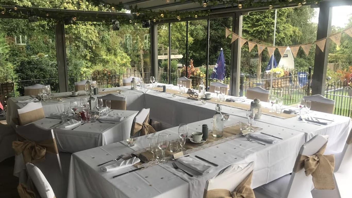 Strawberry Bank Hotel, Nec