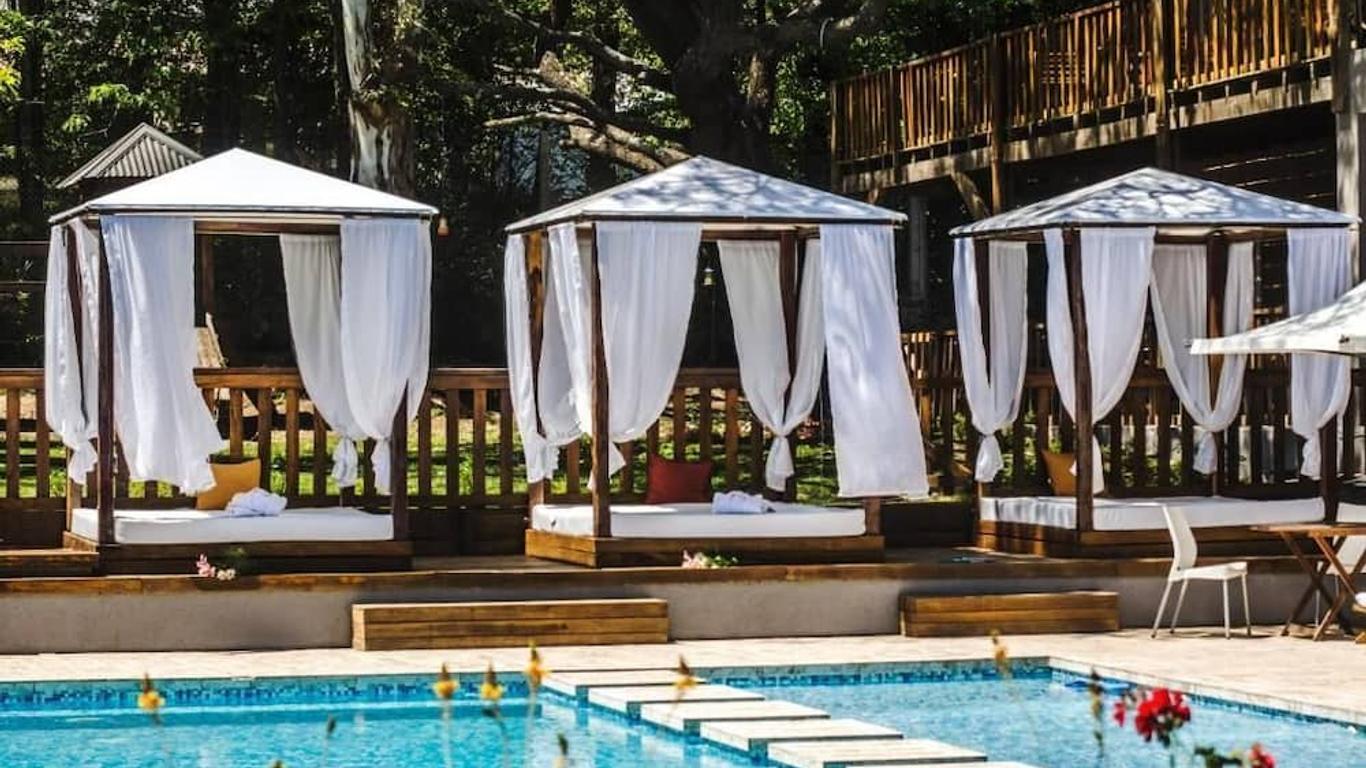 Blackstone Apart Boutique Hotel