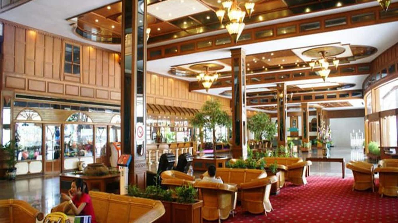 Royal Twins Palace Hotel