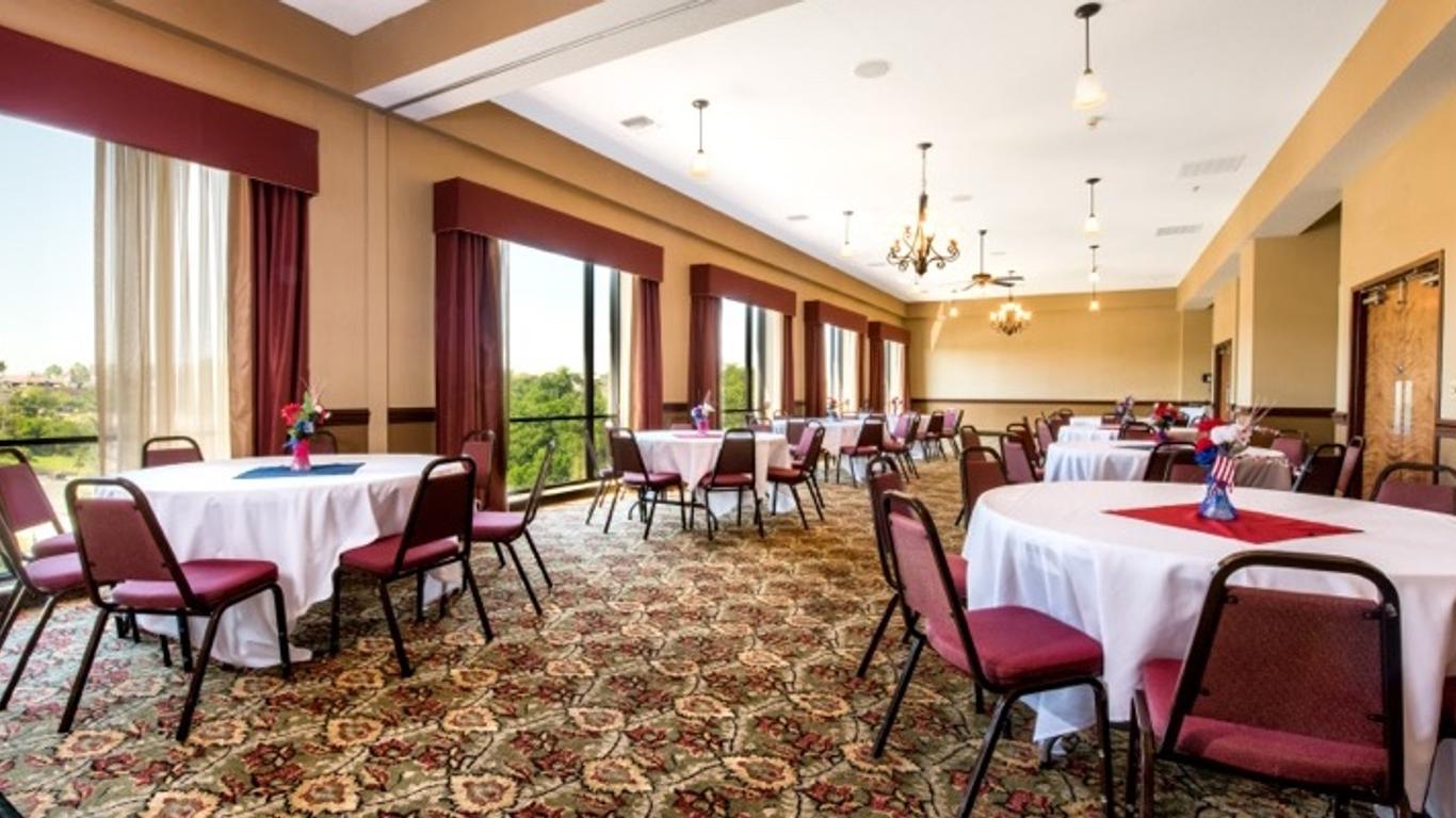 Grand Plaza Hotel & Conference Center